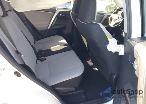 2018 Toyota Rav4 Xle z USA, uszkodzony, nr VIN JTMWFREV6JD133146